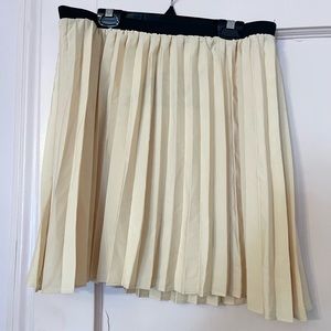 Willow & Clay Pleated Mini Skirt Size L NWT